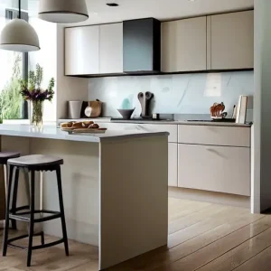 Идеи для спокойного дизайна кухни в светлых оттенках